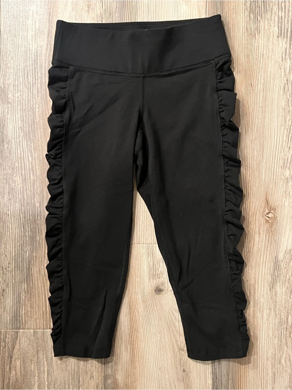 Lucy Powermax Black Capri Leggings with Side Ruffle/ruching Discontinued rare